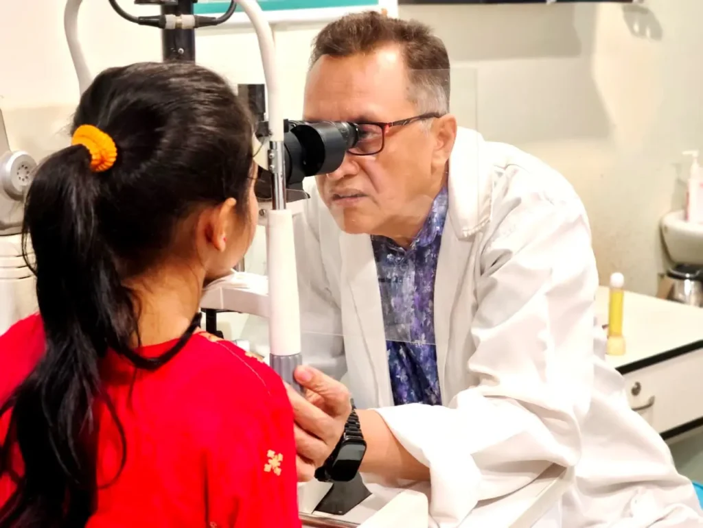 Patient with Dr. Salahuddin Shaheen - Dr. Md. Salahuddin Rahmatullah Shaheen Professional Gallery